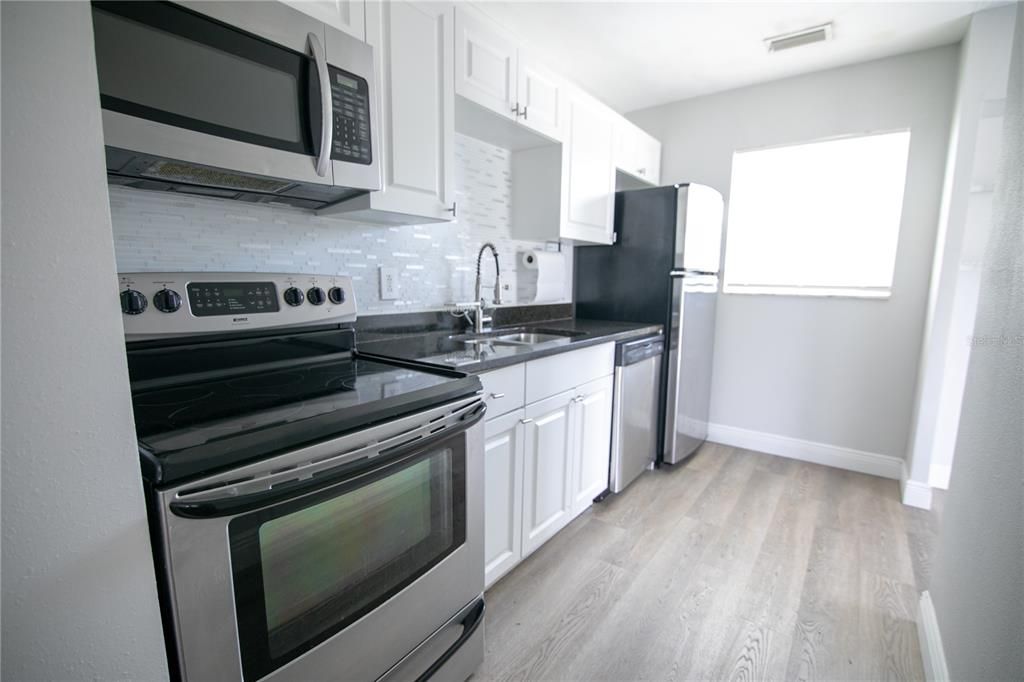 На продажу: $295,000 (3 спален, 2 ванн, 1170 Квадратных фут)