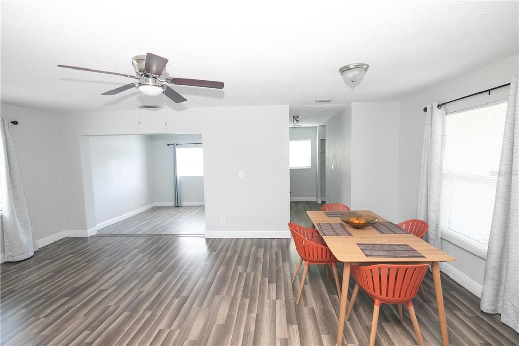 На продажу: $295,000 (3 спален, 2 ванн, 1170 Квадратных фут)