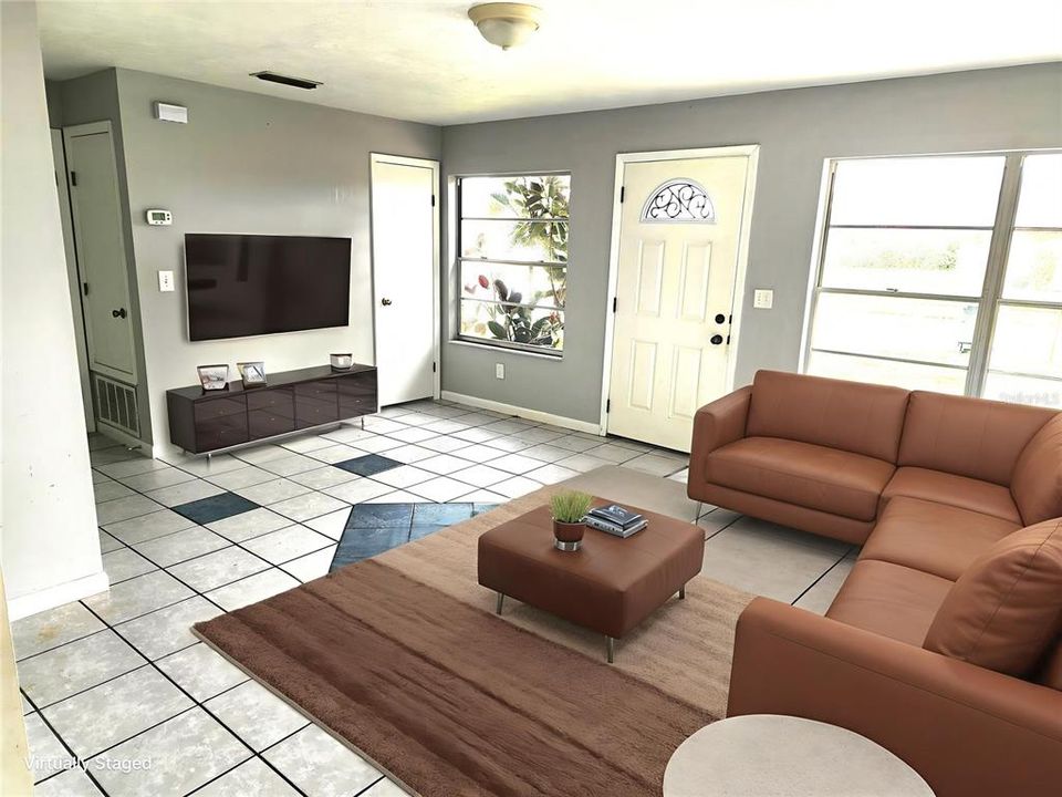 For Rent: $1,650 (2 beds, 1 baths, 910 Square Feet)