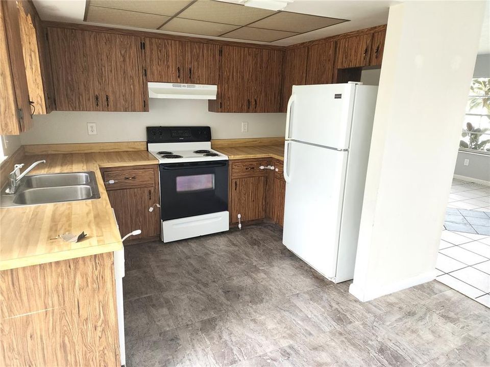 For Rent: $1,650 (2 beds, 1 baths, 910 Square Feet)