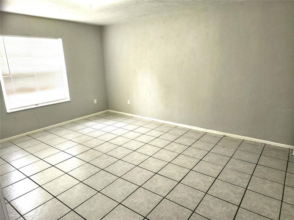 For Rent: $1,650 (2 beds, 1 baths, 910 Square Feet)