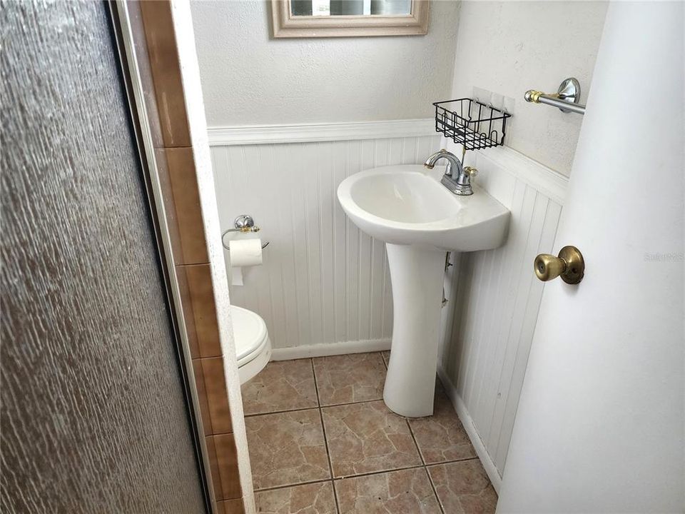 For Rent: $1,650 (2 beds, 1 baths, 910 Square Feet)