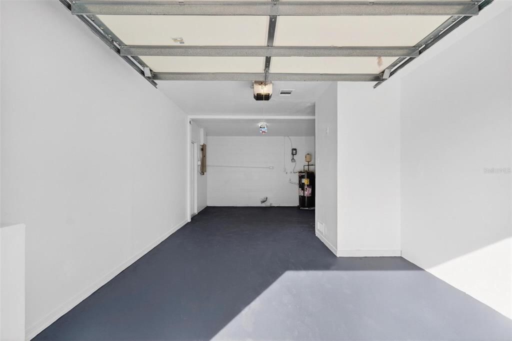 For Sale: $350,000 (2 beds, 1 baths, 1085 Square Feet)