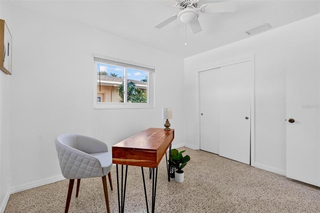 For Sale: $350,000 (2 beds, 1 baths, 1085 Square Feet)