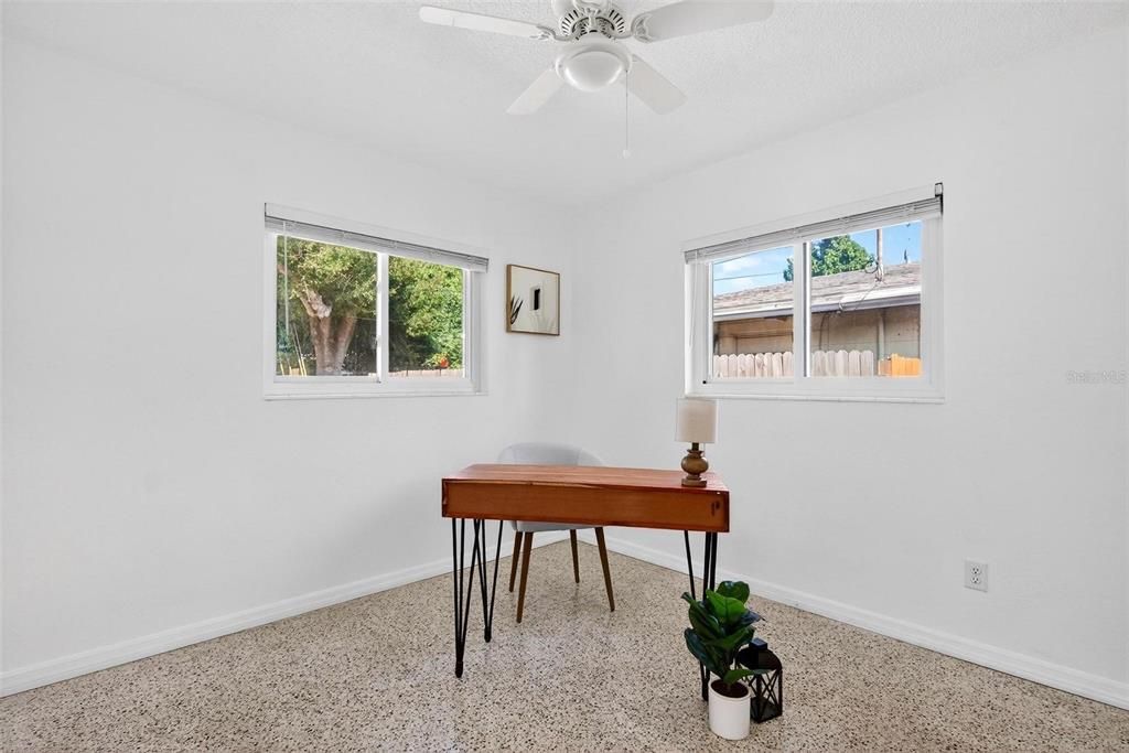 For Sale: $350,000 (2 beds, 1 baths, 1085 Square Feet)