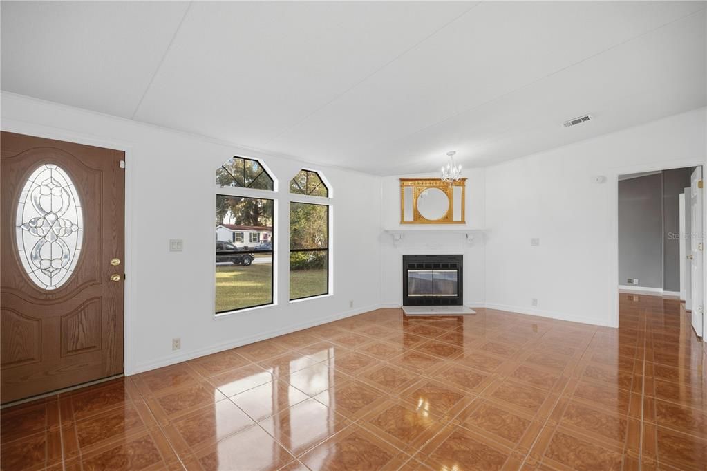 En Venta: $187,000 (3 camas, 2 baños, 1350 Pies cuadrados)