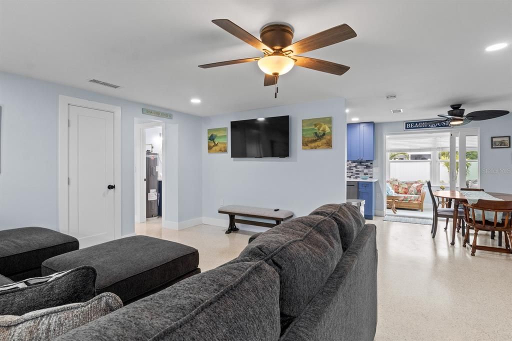 For Sale: $1,395,000 (3 beds, 2 baths, 1396 Square Feet)
