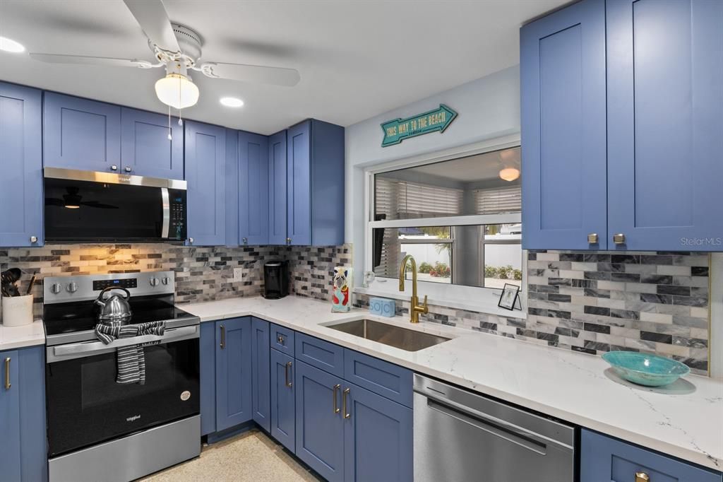 For Sale: $1,395,000 (3 beds, 2 baths, 1396 Square Feet)