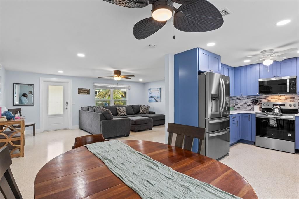 For Sale: $1,395,000 (3 beds, 2 baths, 1396 Square Feet)