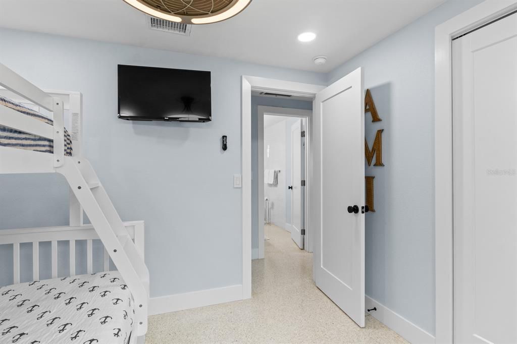 For Sale: $1,395,000 (3 beds, 2 baths, 1396 Square Feet)