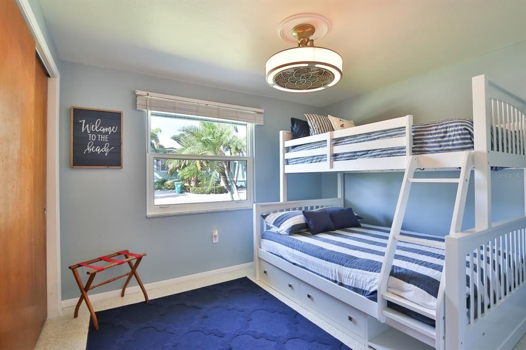 For Sale: $1,395,000 (3 beds, 2 baths, 1396 Square Feet)