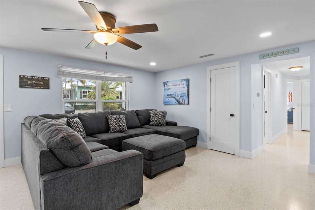 For Sale: $1,395,000 (3 beds, 2 baths, 1396 Square Feet)