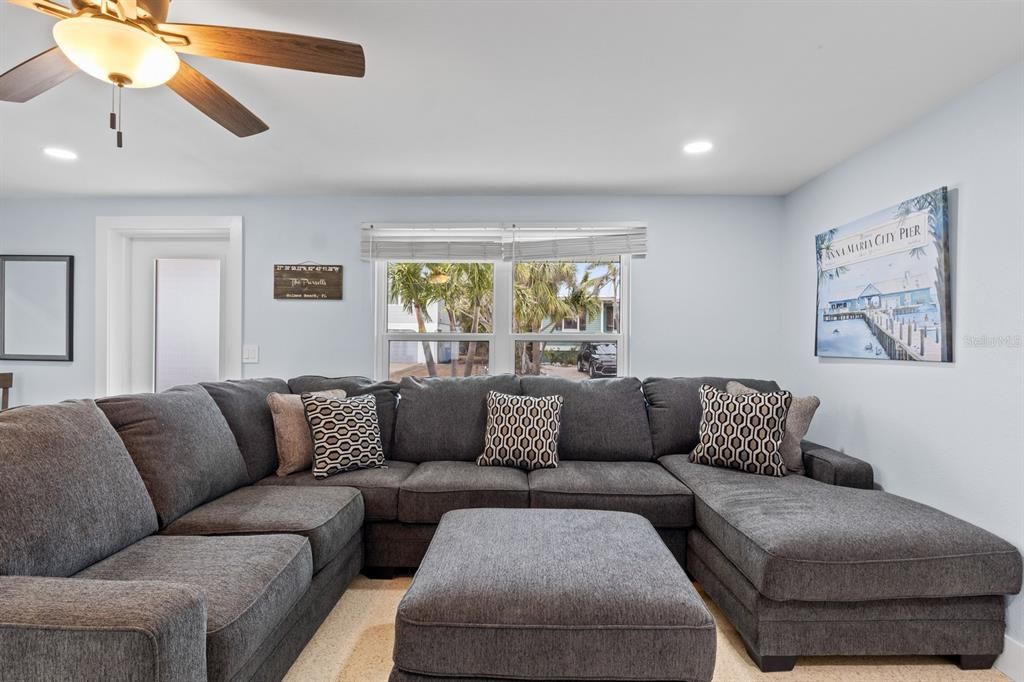 For Sale: $1,395,000 (3 beds, 2 baths, 1396 Square Feet)