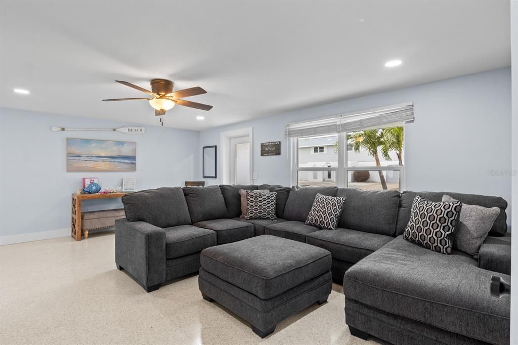 For Sale: $1,395,000 (3 beds, 2 baths, 1396 Square Feet)