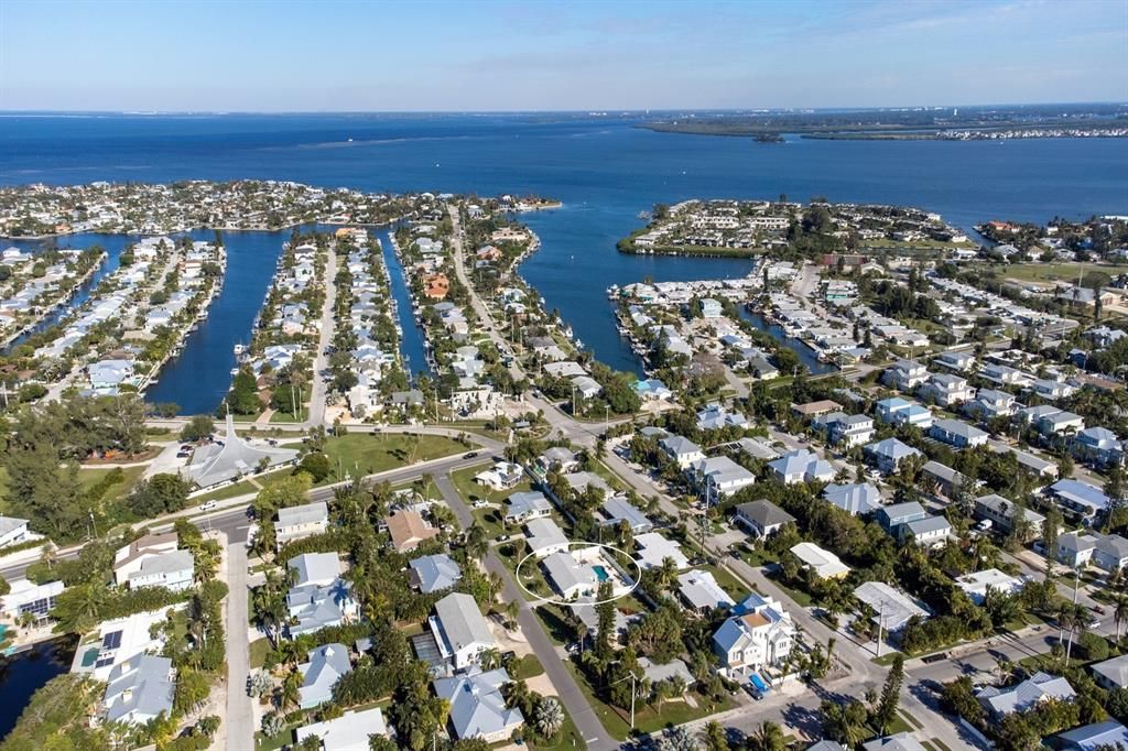 For Sale: $1,395,000 (3 beds, 2 baths, 1396 Square Feet)