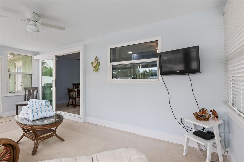 For Sale: $1,395,000 (3 beds, 2 baths, 1396 Square Feet)