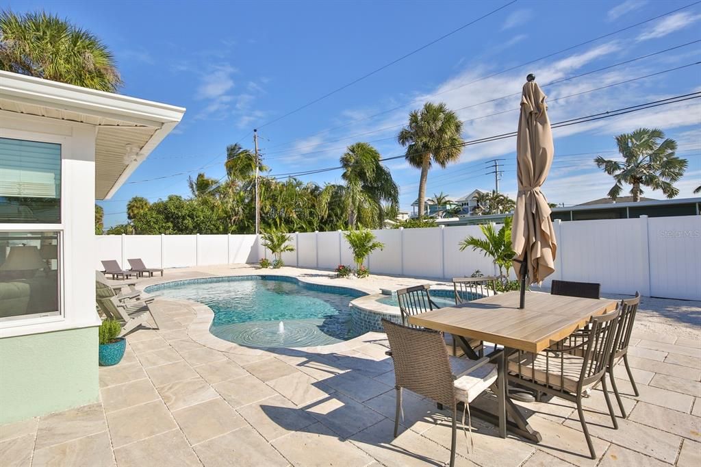 For Sale: $1,395,000 (3 beds, 2 baths, 1396 Square Feet)