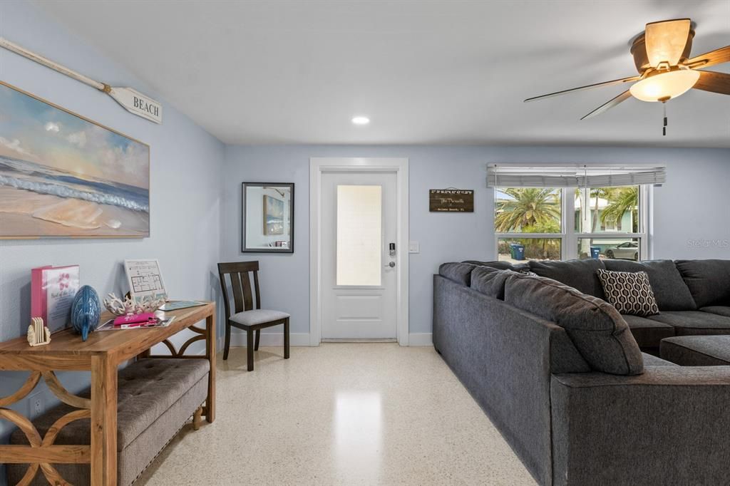 For Sale: $1,395,000 (3 beds, 2 baths, 1396 Square Feet)