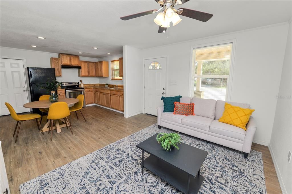 待售: $219,000 (3 贝兹, 2 浴室, 1002 平方英尺)