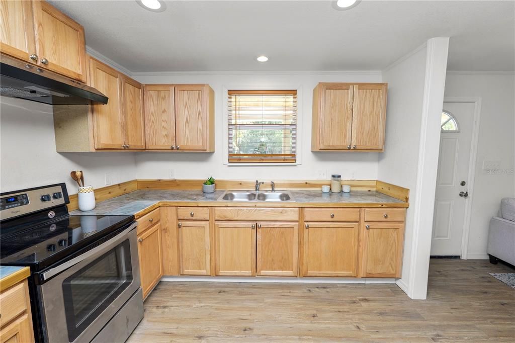 待售: $219,000 (3 贝兹, 2 浴室, 1002 平方英尺)