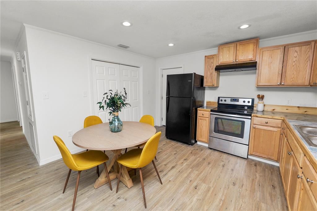 待售: $219,000 (3 贝兹, 2 浴室, 1002 平方英尺)