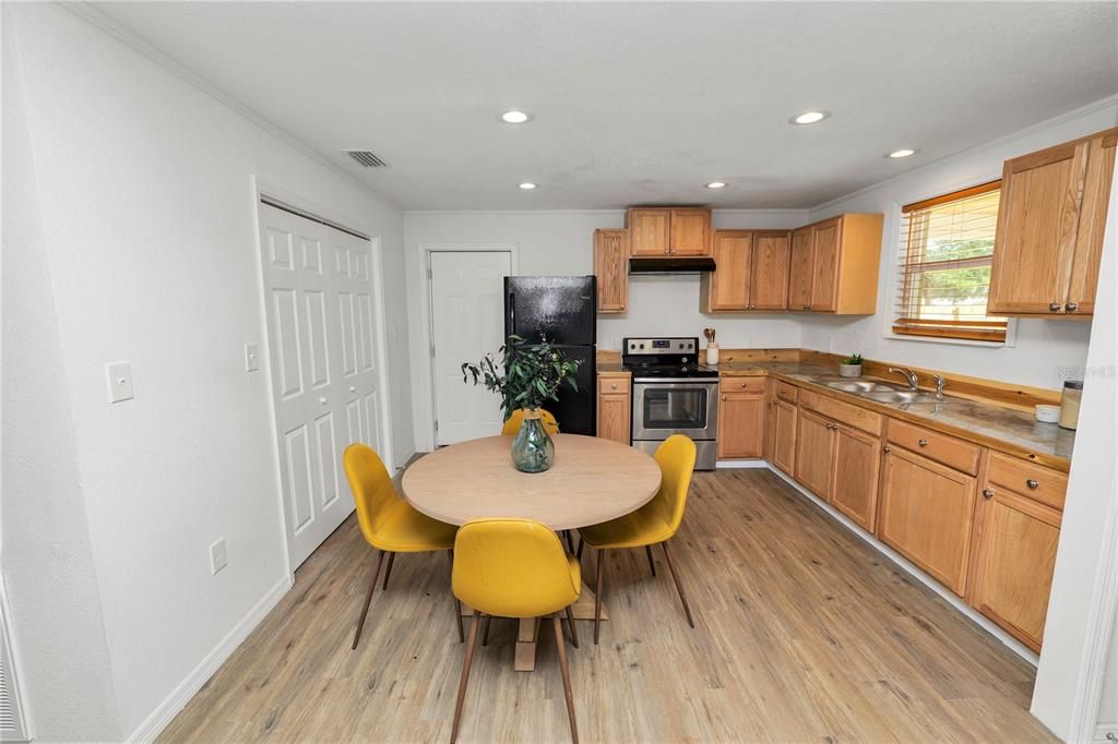 待售: $219,000 (3 贝兹, 2 浴室, 1002 平方英尺)