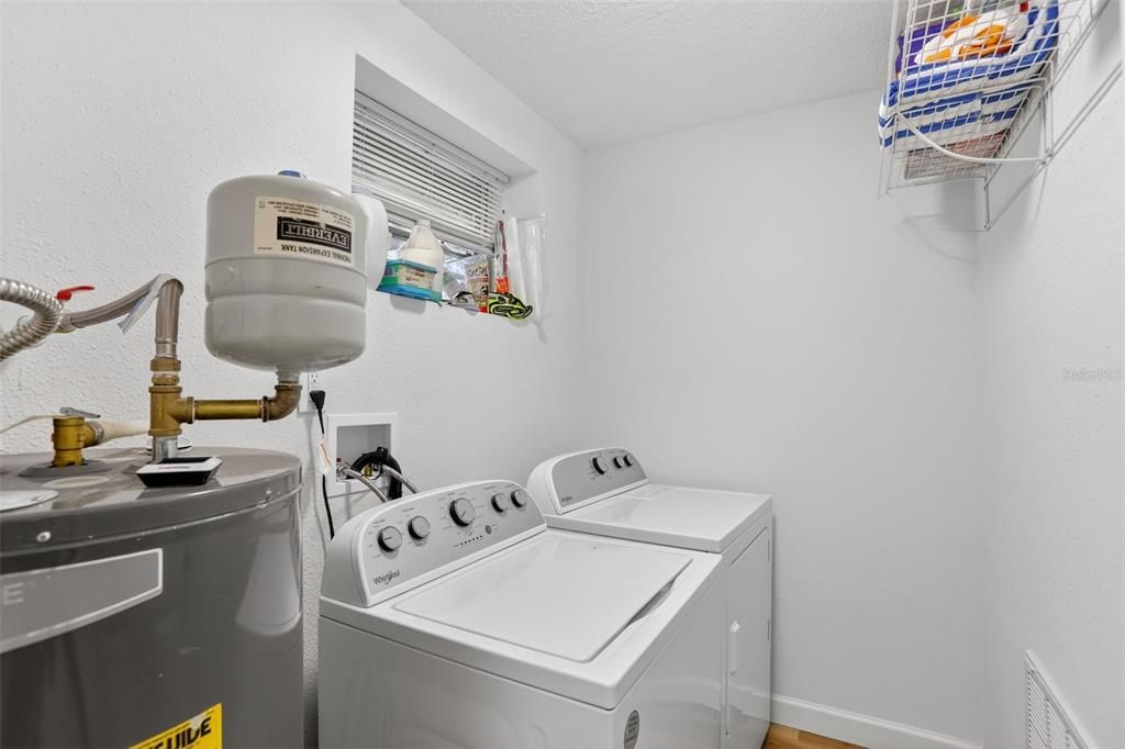 En Venta: $420,000 (4 camas, 2 baños, 1477 Pies cuadrados)