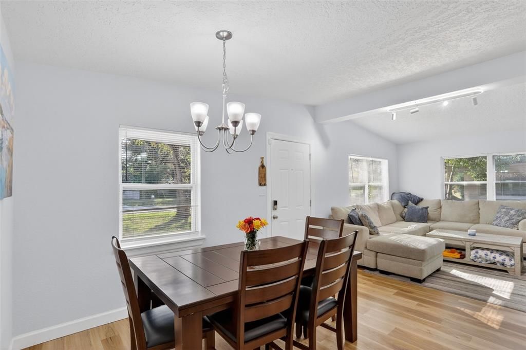 En Venta: $420,000 (4 camas, 2 baños, 1477 Pies cuadrados)