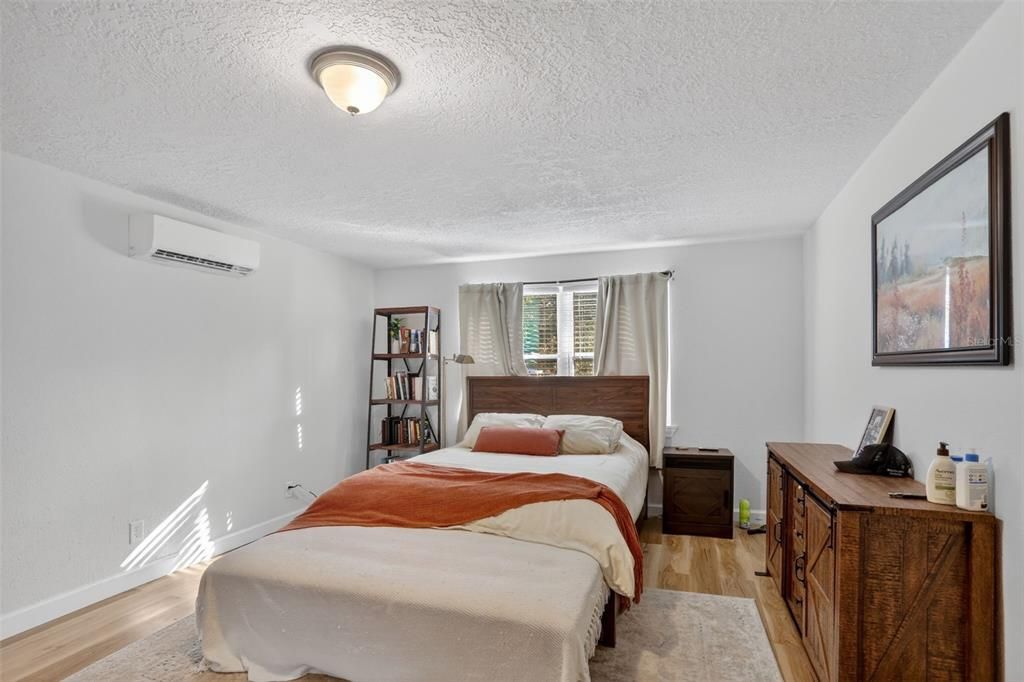 En Venta: $420,000 (4 camas, 2 baños, 1477 Pies cuadrados)