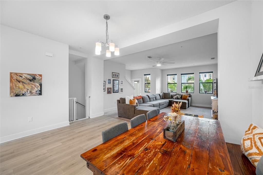 На продажу: $685,000 (3 спален, 3 ванн, 1827 Квадратных фут)