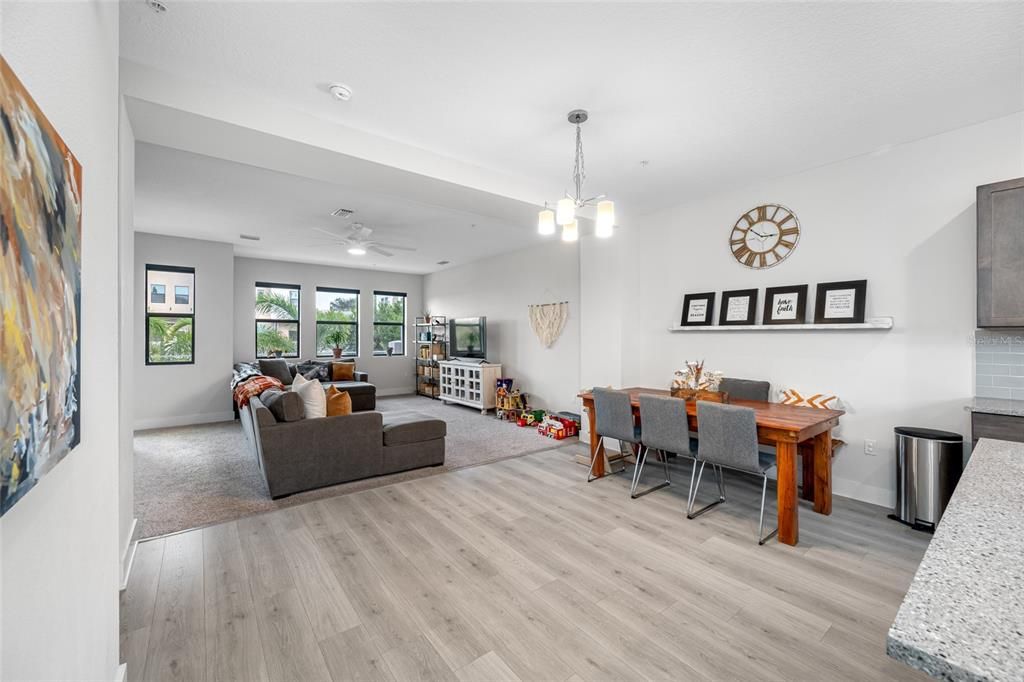 На продажу: $685,000 (3 спален, 3 ванн, 1827 Квадратных фут)