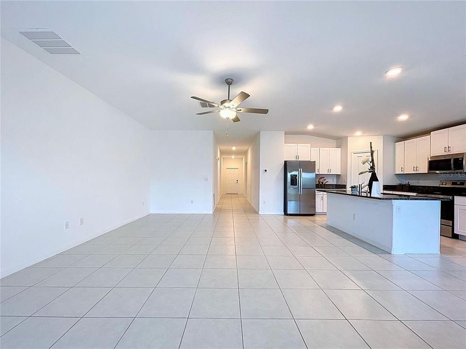 На продажу: $375,000 (4 спален, 2 ванн, 1939 Квадратных фут)