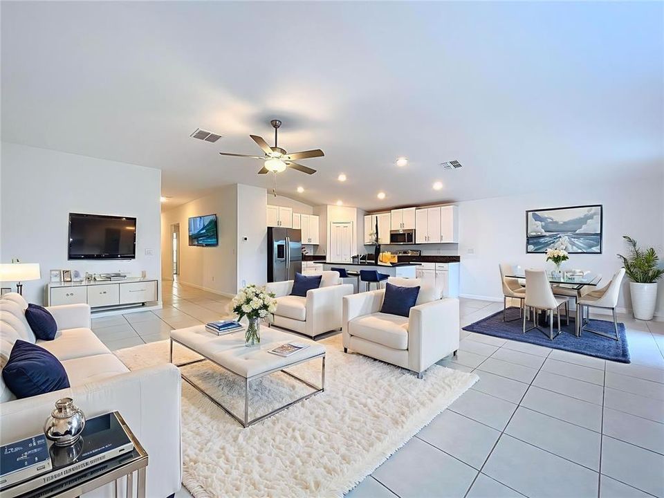 На продажу: $375,000 (4 спален, 2 ванн, 1939 Квадратных фут)