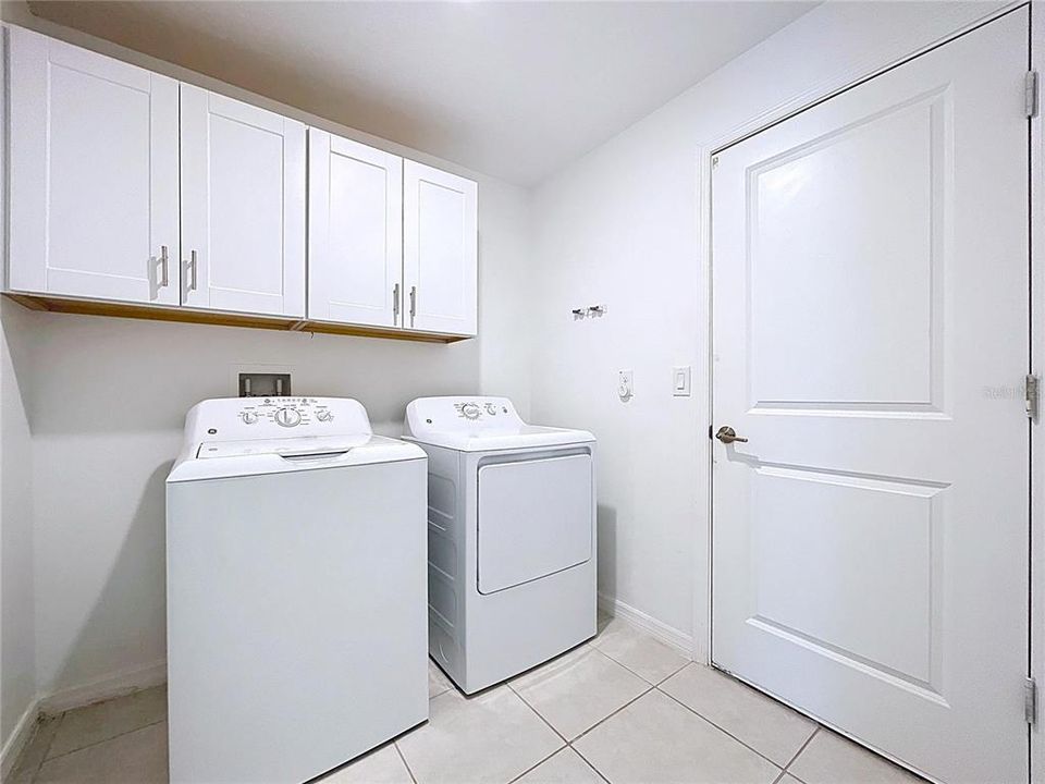 На продажу: $375,000 (4 спален, 2 ванн, 1939 Квадратных фут)