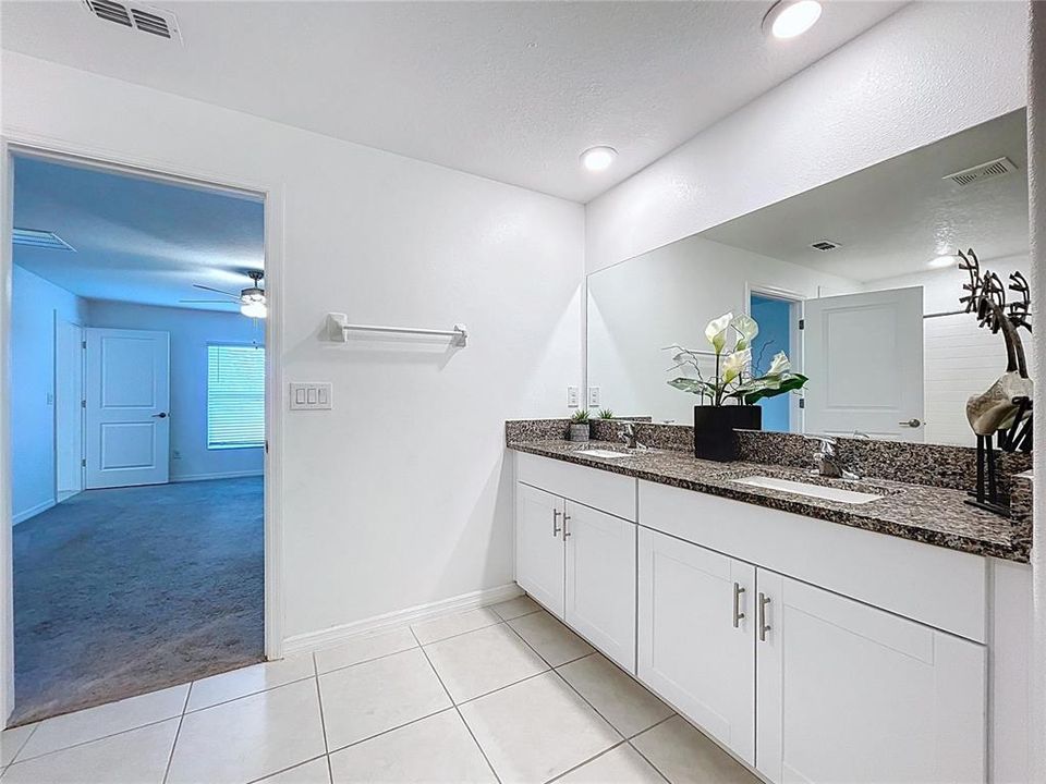 На продажу: $375,000 (4 спален, 2 ванн, 1939 Квадратных фут)