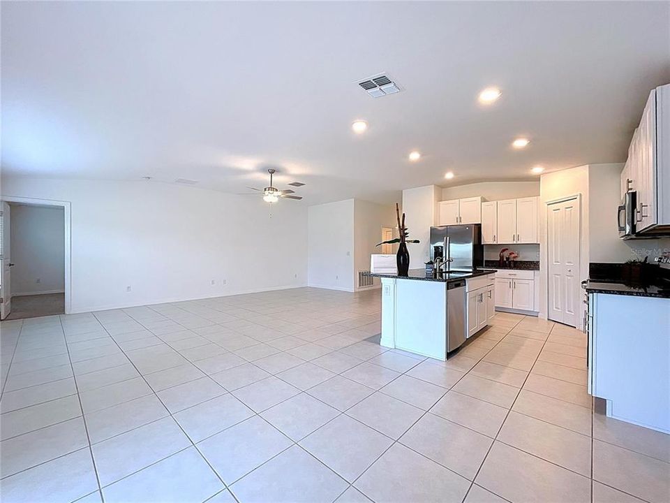 На продажу: $375,000 (4 спален, 2 ванн, 1939 Квадратных фут)