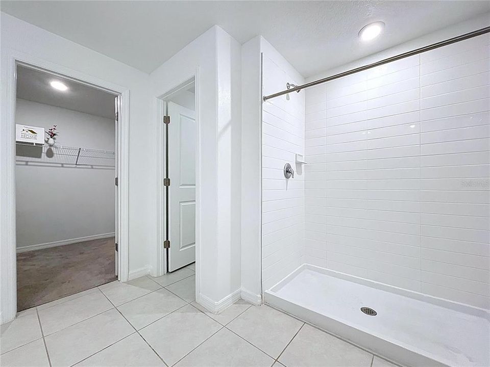 На продажу: $375,000 (4 спален, 2 ванн, 1939 Квадратных фут)