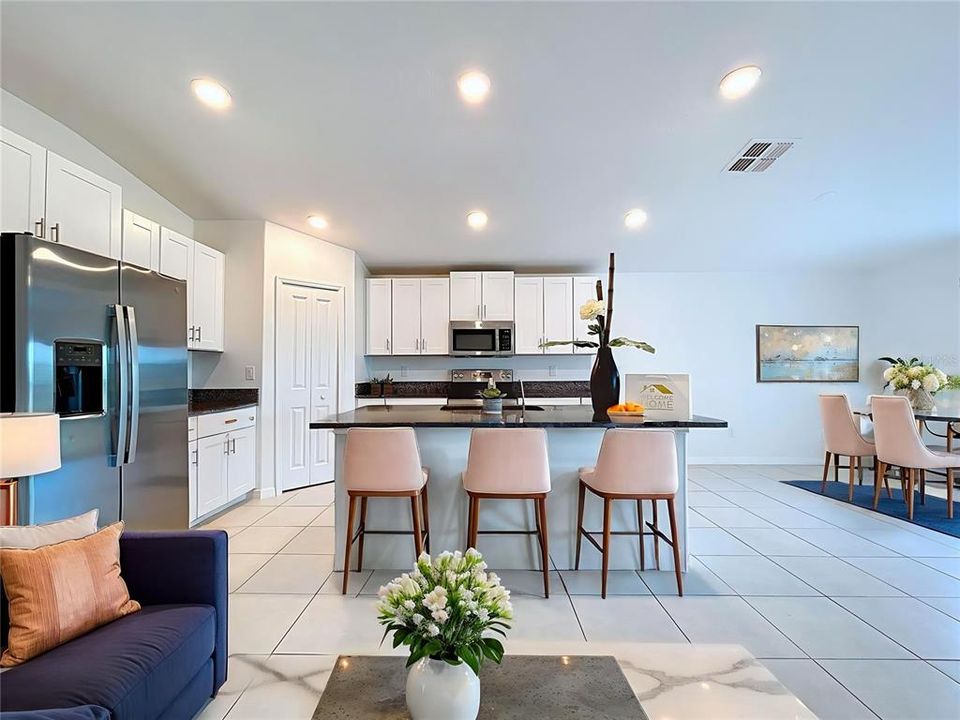 На продажу: $375,000 (4 спален, 2 ванн, 1939 Квадратных фут)