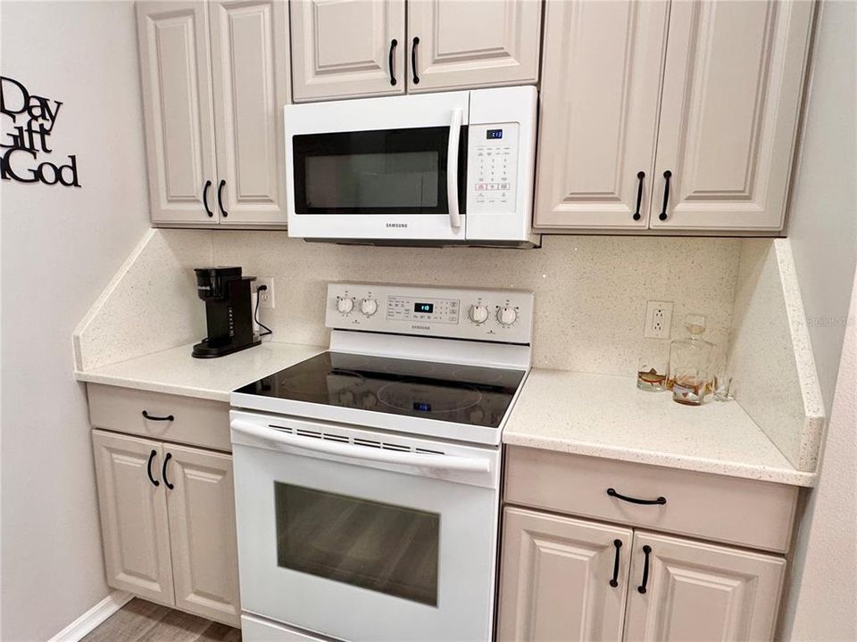 For Sale: $315,000 (2 beds, 2 baths, 1188 Square Feet)