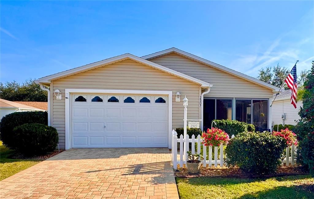 For Sale: $315,000 (2 beds, 2 baths, 1188 Square Feet)