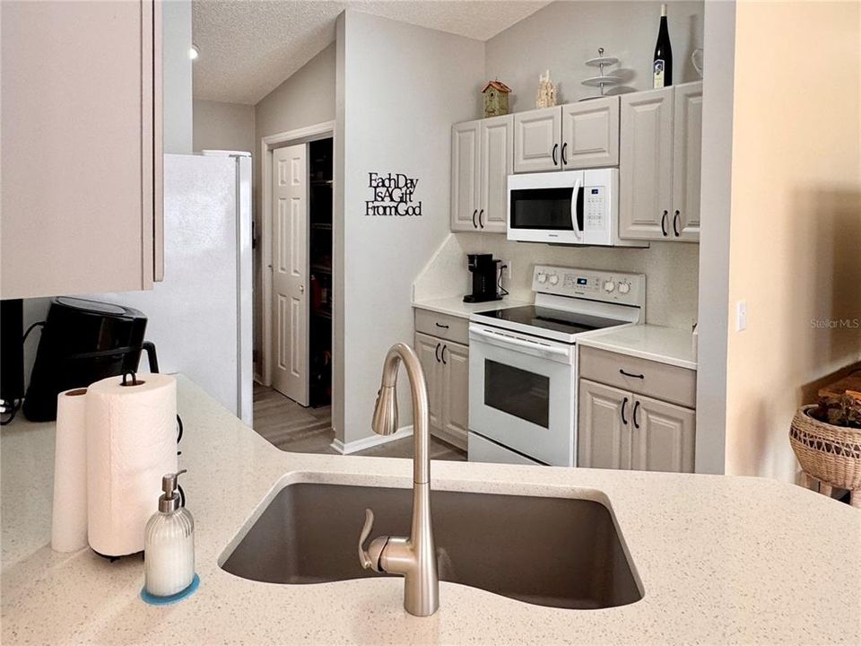 For Sale: $315,000 (2 beds, 2 baths, 1188 Square Feet)