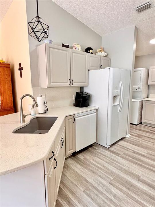 For Sale: $315,000 (2 beds, 2 baths, 1188 Square Feet)