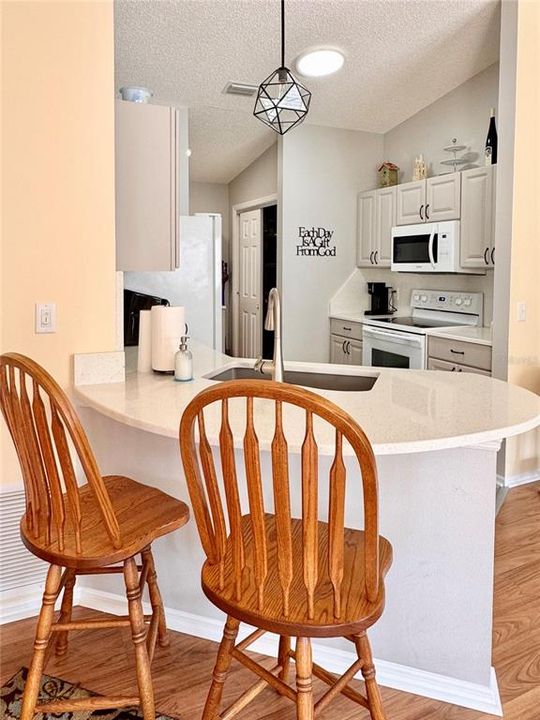 For Sale: $315,000 (2 beds, 2 baths, 1188 Square Feet)