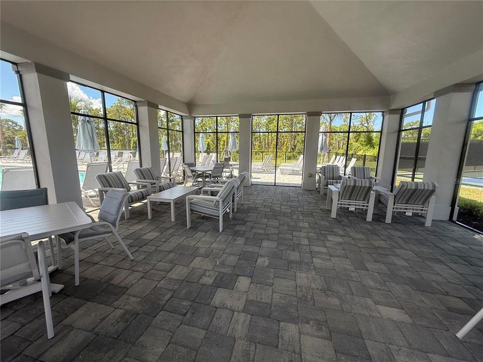 En Venta: $354,597 (4 camas, 3 baños, 2032 Pies cuadrados)