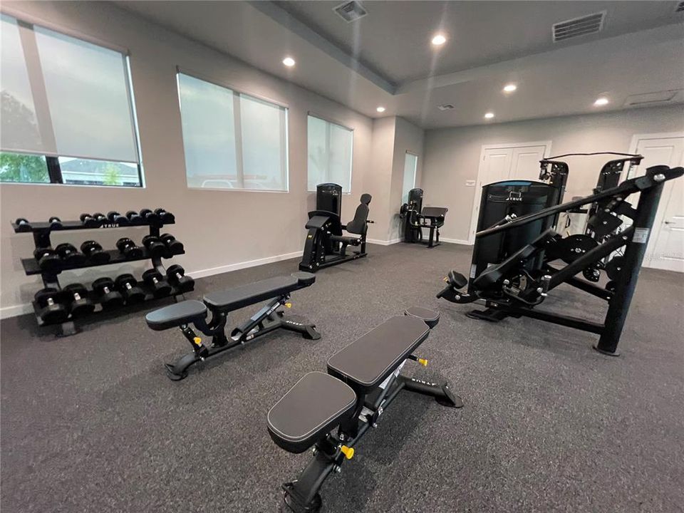 En Venta: $354,597 (4 camas, 3 baños, 2032 Pies cuadrados)