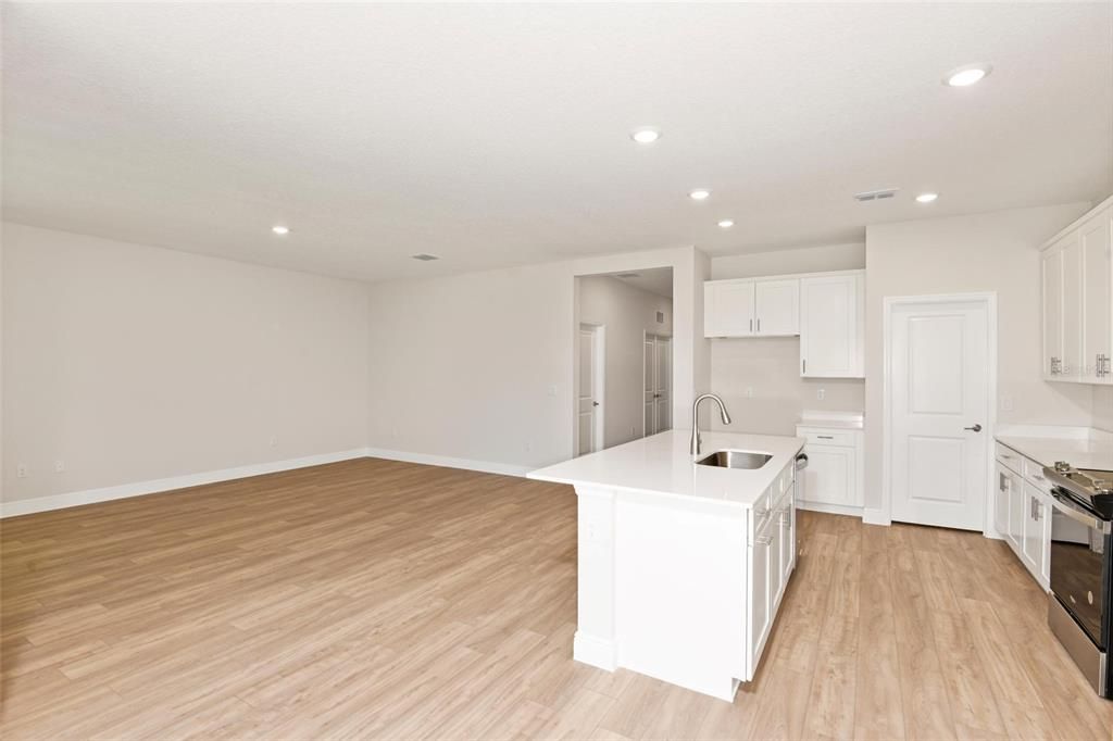 For Sale: $328,790 (4 beds, 3 baths, 1985 Square Feet)