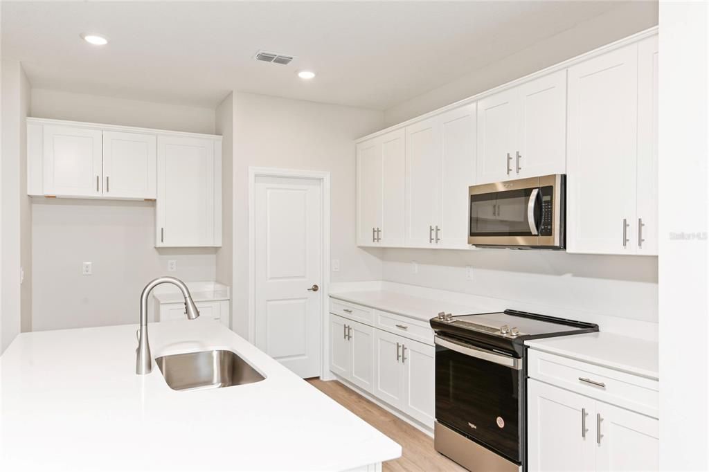 For Sale: $328,790 (4 beds, 3 baths, 1985 Square Feet)