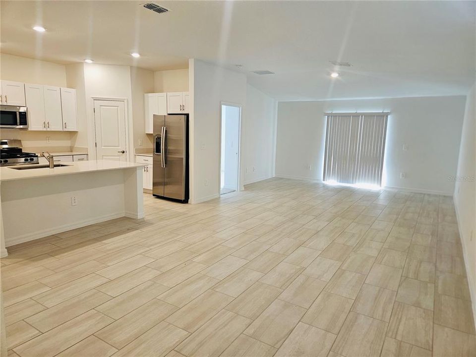 For Rent: $2,800 (4 beds, 2 baths, 1817 Square Feet)