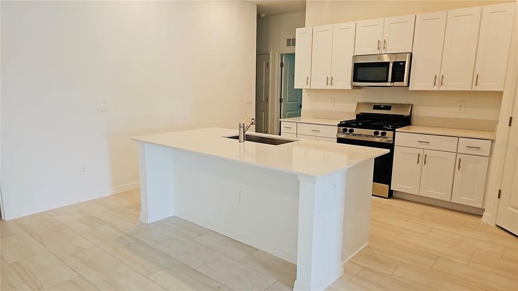 For Rent: $2,800 (4 beds, 2 baths, 1817 Square Feet)