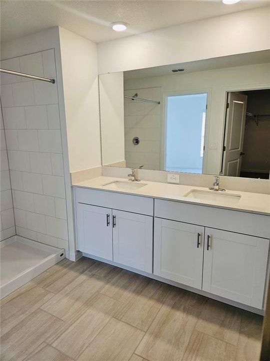 For Rent: $2,800 (4 beds, 2 baths, 1817 Square Feet)